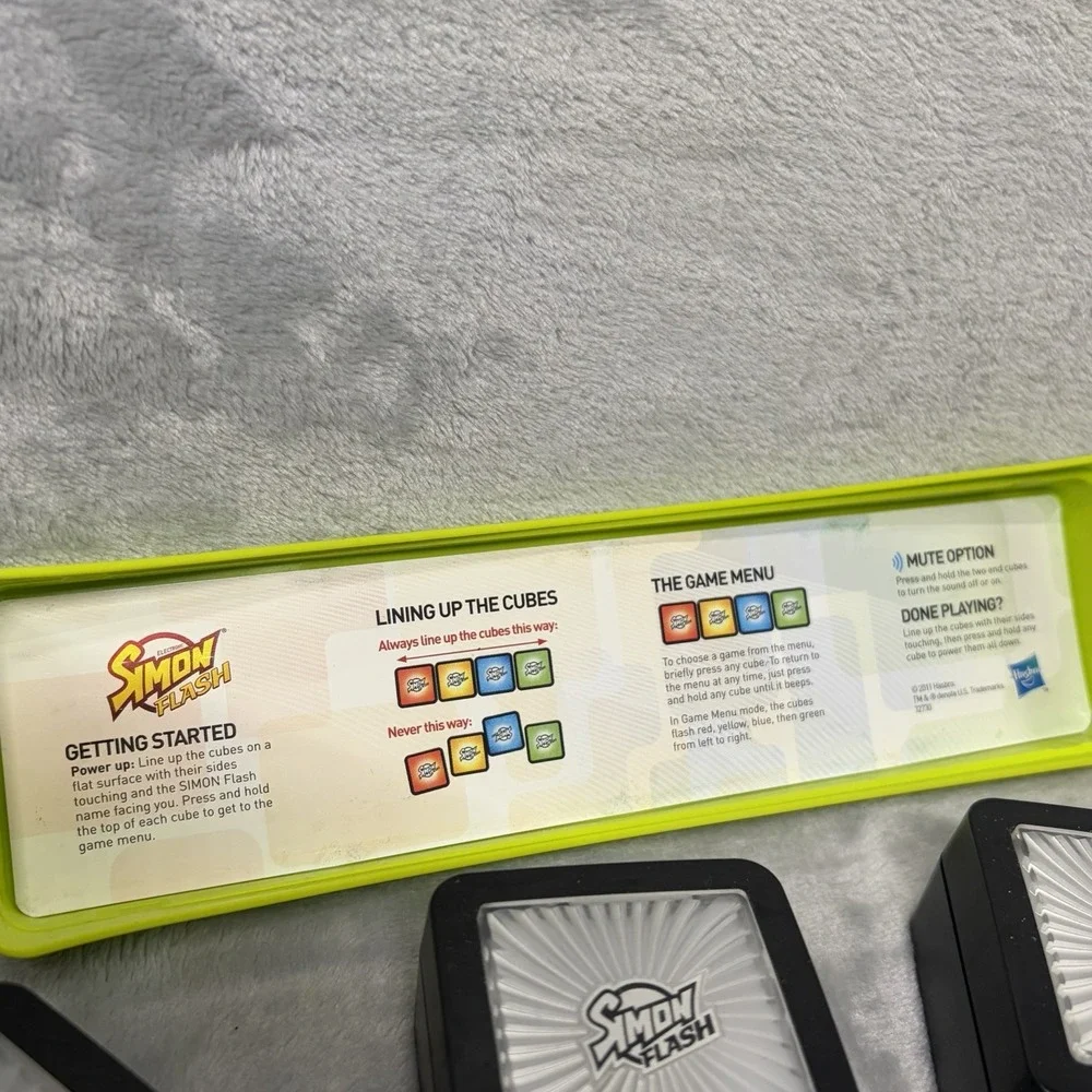 Hasbro‎ Simon Flash Electronic Game Complete Set 4 Cubes Tray 2011 Tested Works